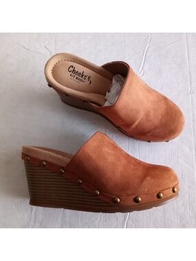 NIB Tony Little Cheeks Studded Clogs COGNAC 7